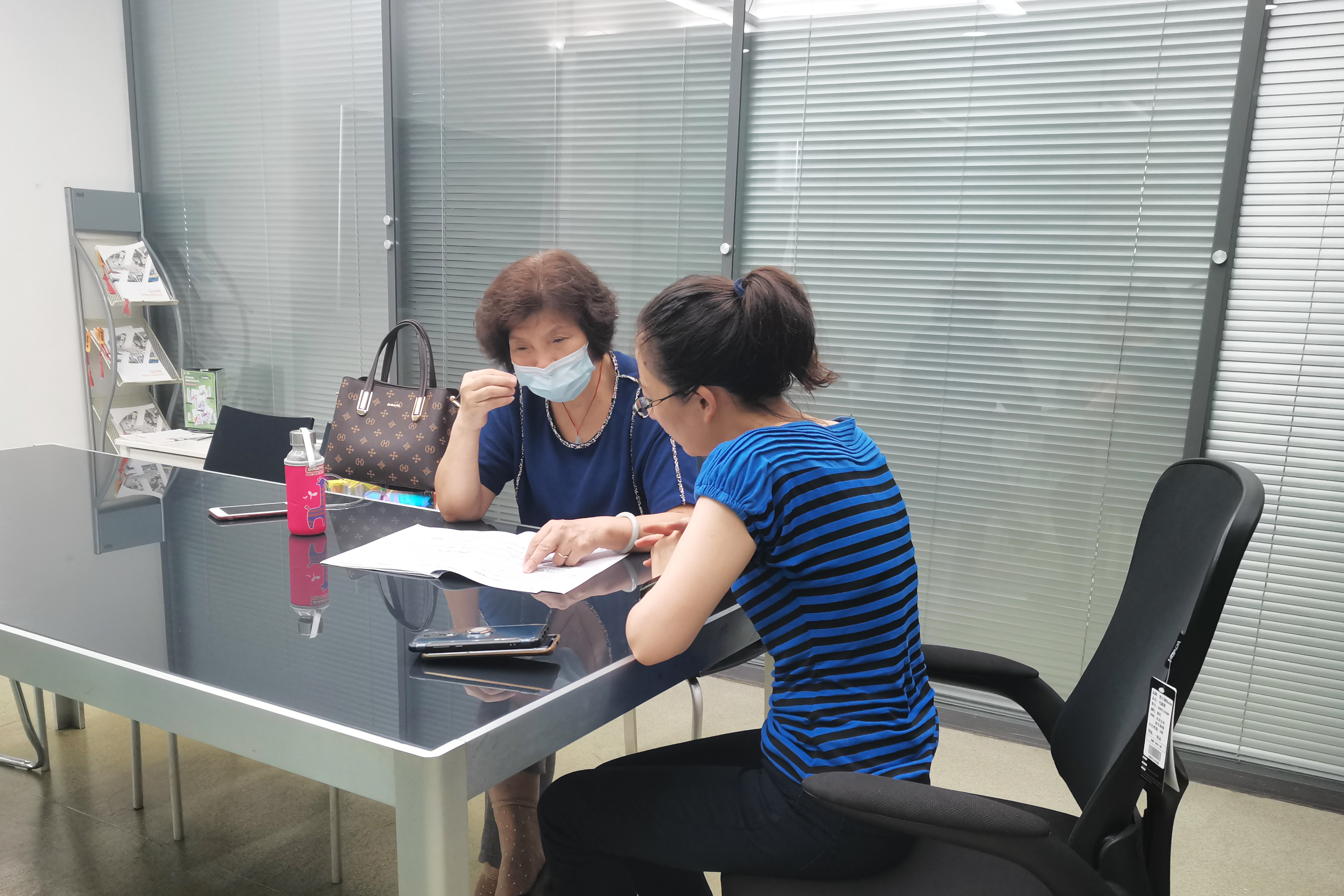 The headquarters of GHW conducts employee medical examination report interpretation and health consultation activities.
